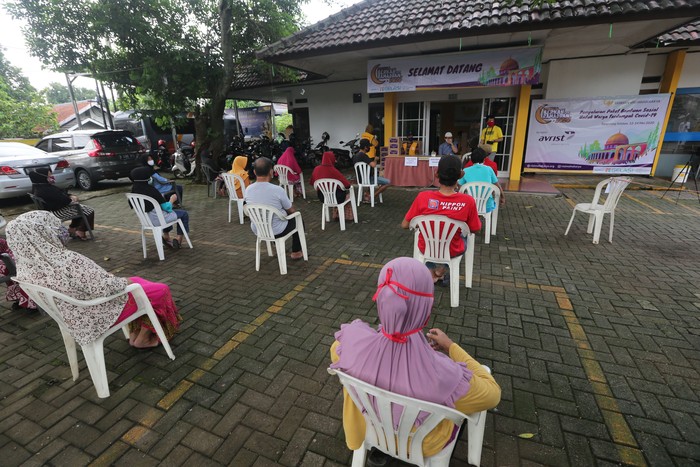 Bantuan Paket Ramadhan untuk Warga Terdampak COVID-19 Bantuan Paket Ramadhan terus mengalir untuk warga yang terdampak COVID-19 di Kawasan Ciputat, Tangerang Selatan.