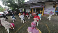 PT Avrist Assurance melalui Misi Maha Karya menyerahkan bantuan untuk 3.000 kepala keluarga berupa paket Ramadhan bagi warga terdampak COVID-19 di Kawasan Ciputat, Tangerang Selatan dan Rumah Susun Pulogebang, Jakarta Utara. Foto: dok. Avrist