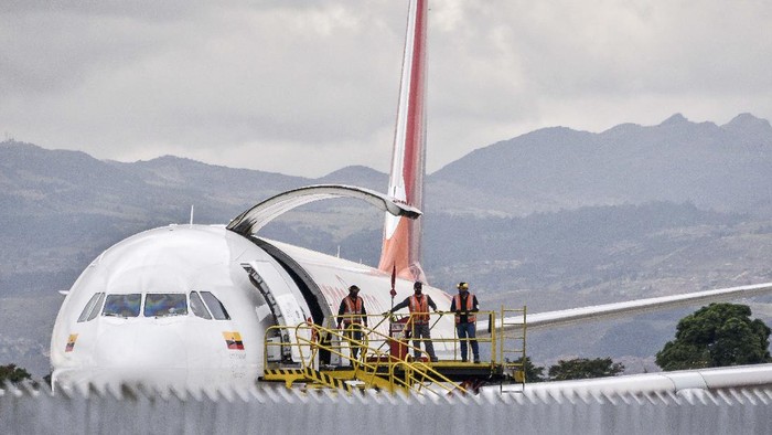Maskapai tertua kedua di dunia, Avianca, mengajukan status bangkrut akibat pandemi virus corona. Pengajuan bangkrut dilakukan agar bisa menjaga operasi.