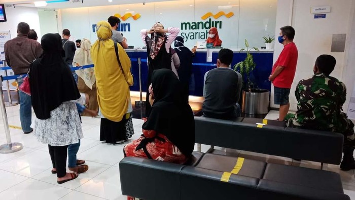 PT Bank Syariah Mandiri terus berekspansi untuk memperluas akses dan meningkatkan layanan bagi masyarakat Aceh. Mereka membuka 5 kantor cabang baru.