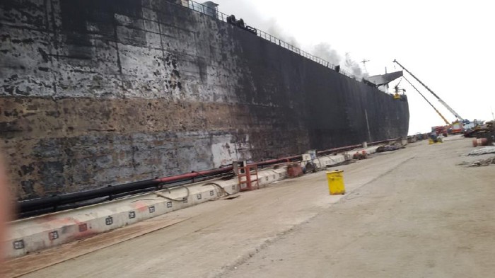 Kebakaran Kapal Tanker Medan