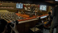 Awalnya, Ketua Badan Anggaran (Banggar) DPR, Said Abdullah memaparkan pandangan dari masing-masing fraksi terhadap Perppu Corona. Hanya Fraksi PKS yang menyatakan tak setuju Perppu Corona di sahkan menjadi UU.