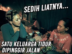 Tangis Nikita Mirzani Pecah Saat Bagikan Makanan Sahur untuk Gelandangan