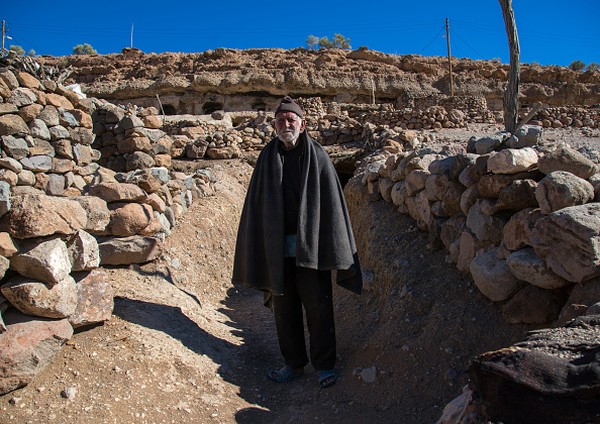 Desa Maymand dulunya pernah mengikuti agama mistis kuno Zoroastrianisme di bawah pemerintahan Persia. Sehingga terdapat sebuah gua yang kono berfungsi sebagai kuil, dan sekarang telah menjadi museum kecil. Pada Abad ke-7 barulah agama Islam masuk dan berkembang di desa ini. Desa Maymand dulunya pernah mengikuti agama mistis kuno Zoroastrianisme di bawah pemerintahan Persia. Sehingga terdapat sebuah gua yang kono berfungsi sebagai kuil, dan sekarang telah menjadi museum kecil. Pada Abad ke-7 barulah agama Islam masuk dan berkembang di desa ini.