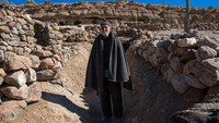 Desa Maymand dulunya pernah mengikuti agama mistis kuno Zoroastrianisme di bawah pemerintahan Persia. Sehingga terdapat sebuah gua yang kono berfungsi sebagai kuil, dan sekarang telah menjadi museum kecil. Pada Abad ke-7 barulah agama Islam masuk dan berkembang di desa ini.