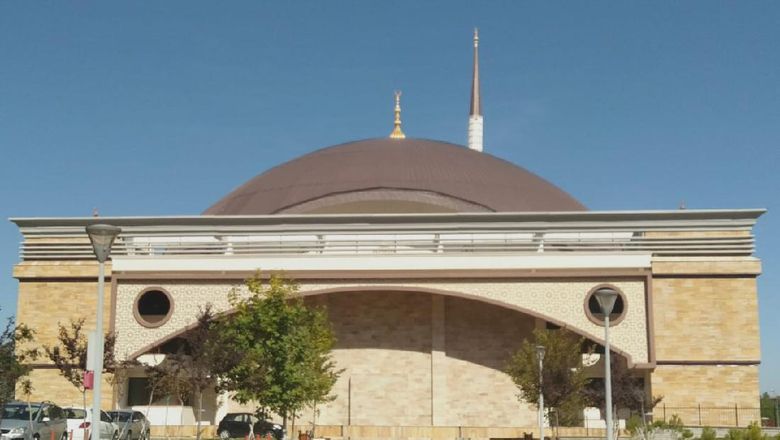 Suasana Ramadhan di Turki Suasana ramadhan di Kota Izmir, Turki oleh Cyindi Noviani