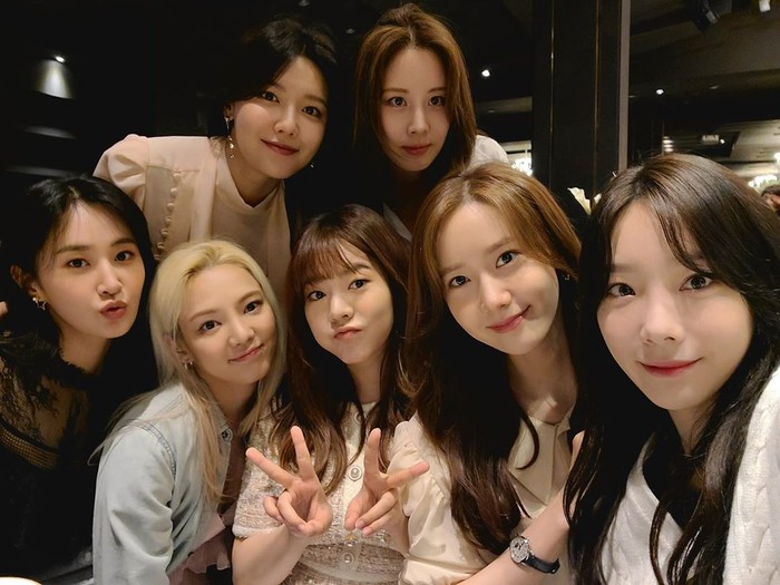 Gaya kondangan SNSD di pernikahan manajer Gaya kondangan SNSD di pernikahan manajer