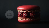 Tak hanya bentuk tisu toilet saja yang dibuat oleh Kim Delia, ia juga membuat kreasi macaron dengan bentuk virus Corona di bagian tengahnya. Foto: Instagram @kims_bachstuebli