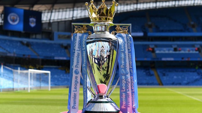 MANCHESTER, ENGLAND - MAY 06:  The Premier League Trophy on display prior to the Premier League match between Manchester City and Huddersfield Town at Etihad Stadium on May 6, 2018 in Manchester, England.  (Photo by Michael Regan/Getty Images)