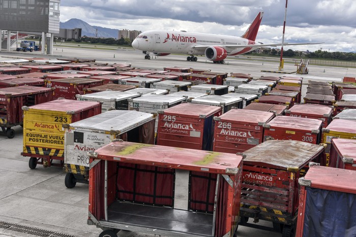 Maskapai tertua kedua di dunia, Avianca, mengajukan status bangkrut akibat pandemi virus corona. Pengajuan bangkrut dilakukan agar bisa menjaga operasi.