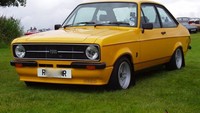 Tak terhitung berapa banyak mobil mewah yang kini dipunya David Beckham. Sebelum ketenaran dan kekayaan mendatangi, mantan kapten Timnas Sepakbola Inggris ini mengendarai Ford Escort MK2. (car from uk)