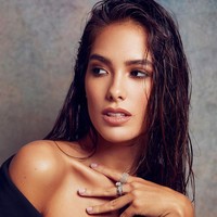 Bayi tersebut akan menjadi bayi pertama Sharon yang berusia 25 tahun dan Gianluca yang berusia 52 tahun. Pengumuman manis itu pun disambut hangat oleh para netizen.Foto: Instagram @sharfonseca