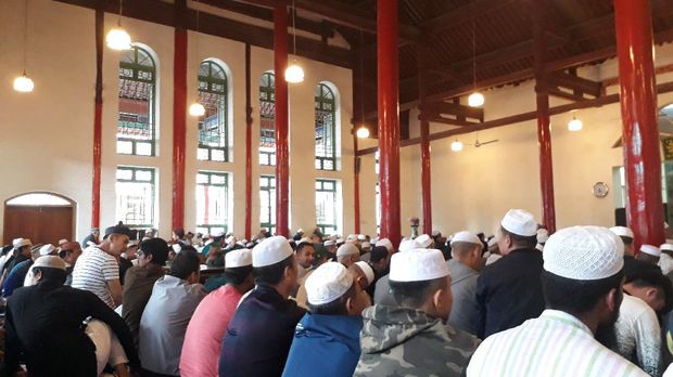 Suasana salat Jumat di masjid Shuncheng 顺城清真寺
