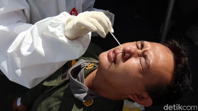 Melihat Proses Tes Swab Corona di Terminal Cicaheum