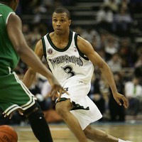 Mantan pemain NBA Sebastian Telfair harus kehilangan dua orang tersayang, ibu dan kakaknya hanya berjarak satu bulan. Sang ibu, Erica, meninggal pada 27 April dan kakaknya Dan tutup usia 28 Maret 2020. Keduanya meninggal karena virus Corona. Foto: Getty Images/John Gichigi