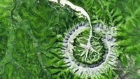 Di tahun 2006, NASA membuat foto citra satelit Kondyor Massif menggunakan teknologi ASTER dan Satelit Terra. Hasilnya cukup mengejutkan. (NASA/Jesse Allen/Courtesy of GSFC/METI/ERSDAC/JAROS)