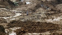 BPBD Kabupaten Bogor menyatakan peristiwa banjir bandang disertai longsor akibat hujan deras yang terjadi pada malam hingga pagi hari. 