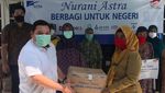 Bagi-bagi Paket Sembako untuk Warga