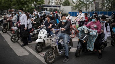 Riuhnya Warga Wuhan yang Gemar Bersepeda Listrik