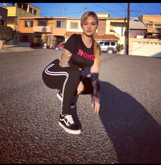 Wanita yang kini menjadi model ini punya beberapa pengalaman pahit tentang kariernya karena dianggap terlalu cantik. Stephanie Villagomez mengungkapkan bahwa ia berhenti dari pekerjaannya menjadi pramusaji karena rekan kerjanya iri padanya dan istri bosnya cemburu padanya. Foto: Instagram