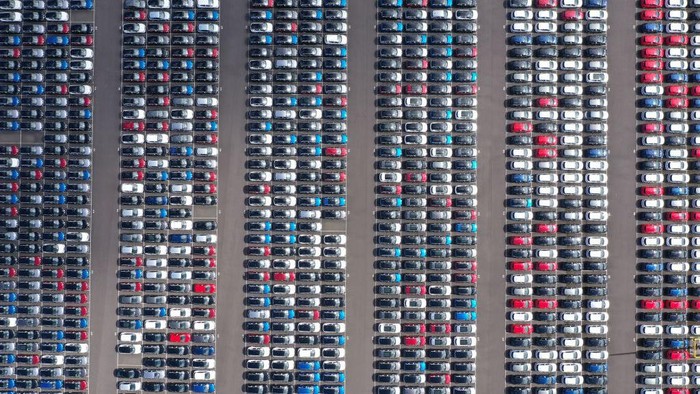 Virus Corona berdampak pada penjualan mobil baru di Inggris. Penjualan mobil baru pada April 2020 anjlok 97%.