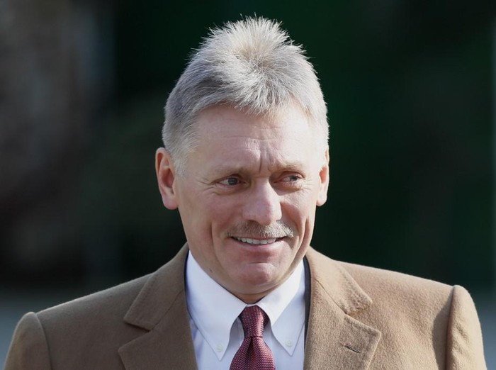 (FILES) In this file photo taken on December 04, 2019 Kremlin spokesman Dmitry Peskov arrives for a meeting of Russian President and his Serbian counterpart in Sochi, Russia. - President Vladimir Putins spokesman Dmitry Peskov on May 12 said he tested positive for the coronavirus and is in hospital, news agencies reported. (Photo by SHAMIL ZHUMATOV / POOL / AFP)