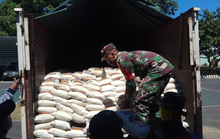 Perusahaan Swasta Serahkan Bantuan Masyarakat Terdampak COVID-19 ke Gugus Tugas Banyuwangi