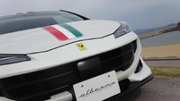 Saat dipasang pada bagian muka, hasilnya penampilan Toyota Prius terdongkrak naik. Body kit custom ini memberi kesan Prius tampang Portofino yang dibekali mesin hybrid gaya Italia. Prius makin terlihat sporty. Komponen tambahan dirancang agar tetap bekerja dengan serangkaian fitur sensor dan Toyota Safety Sense milik Prius. Foto: caesar.jp.en