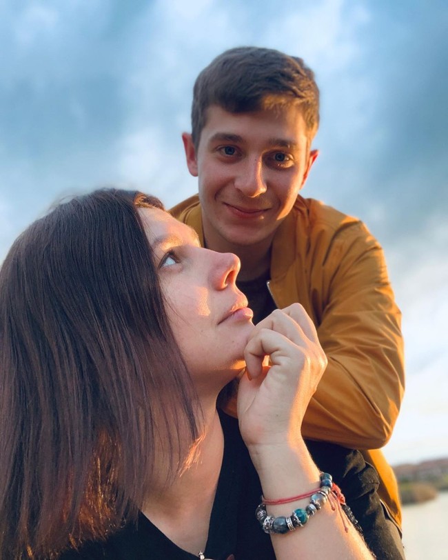 Kabar pernikahan Marina dan Vladimir menimbulkan banyak perdebatan. Tidak sedikit netizen yang menganggap apa yang dilakukan oleh Marina itu sangatlah tidak bermoral. Foto: Instagram @marina_balmasheva