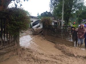 Banjir Bandang Terjang Kebayakan Aceh Tengah, Mobil Hanyut