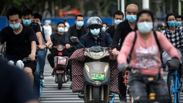 Aktivitas warga Wuhan, China kembali normal setelah pemerintah mencabut pembatasan ke luar rumah pasca lockdown yang berlangsung hampir 11 pekan.