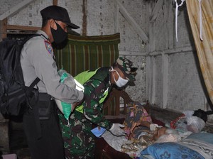 Polisi di Banjar Sisir Warga yang Belum Terima Bantuan Pemerintah