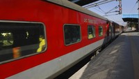 Seperti dilansir The Associated Press (AP), Selasa (12/5/2020) kereta khusus akan berangkat dari kota-kota besar tertentu, termasuk New Delhi dan Mumbai, dan beroperasi dengan kapasitas penuh.