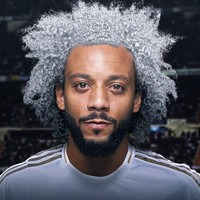 Punya rambut putih seperti jersey Real Madrid, Marcelo malah tampak lebih tua ya? (Foto: Instagram/ @brfootball)
