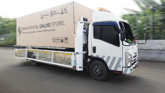 Unit BMW dikirim pakai kardus