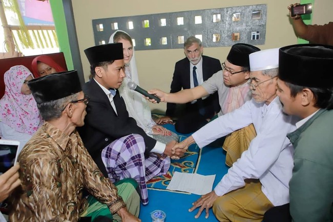 Karena dia sangat lucu, romantis, dan dia memiliki hati yang besar, dia memiliki sifat penyabar, dia peduli dengan keluarganya, temannya, pada dasarnya dengan semua orang, jelas Jasmine mengungkapkan alasan dirinya jatuh cinta pada Elan. Foto: dok. Instagram @elan.zack