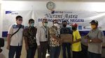 Bagi-bagi Paket Sembako untuk Warga