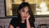 Sebelum memutuskan jadi mualaf, Cindy dikenal sering nongkrong cantik di kafe-kafe kekinian bersama dengan teman-temannya. Foto: Instagram @c.eendy