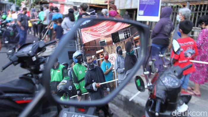 Harley Davidson Club Indonesia (HDCI) Bandung menggelar aksi kemanusiaan di tengah pandemi COVID-19 yang terjadi di Kota Bandung, Jawa Barat.