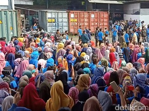 Ribuah Buruh Garmen Sukabumi Kembali Demo Tolak Pembayaran THR Dicicil
