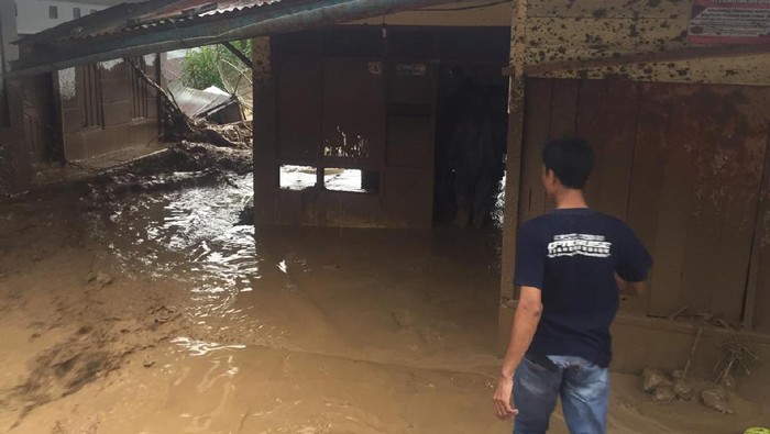 Banjir bandang di Desa Paya Tumpi, Kecamatan Kebayakan, Aceh.