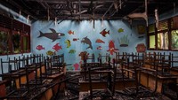 Api menghanguskan ruang majelis guru, ruang prakarya, lobi, tata usaha, ruang kurikulum, ruang kepala sekolah, dan sejumlah kelas.
