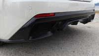 Oke, bentuk spion pun juga berubah, termasuk side panel dan pelek yang berganti menjadi sporty palang lima. Tak ketinggalan dengan logo khas kuning hitam disematkan, tetapi tidak menggunakan kuda jingkrak.  Foto: caesar.jp.en