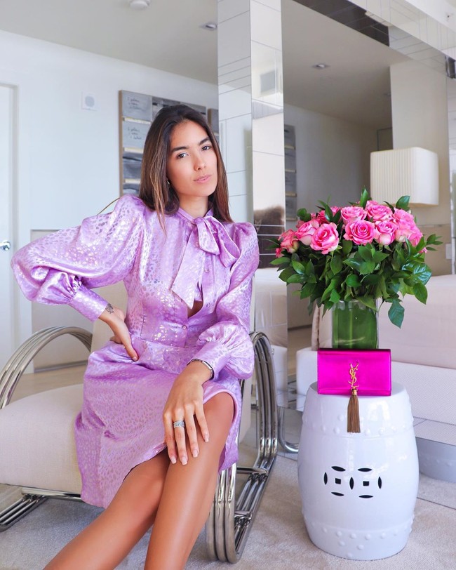 Hari ini adalah Hari Ibu dan tentu ibuku adalah yang pertama kali terlintas di pikiranku tapi aku harus bilang apa pun yang terjadi dalam hidupku aku berpikir mengenai ibu potensial untuk anak lelakiku, wanita itu harus punya karakteristik Sharon. Aku sangat senang mengumumkan bahwa Sharon dan aku sedang menunggu seorang bayi dan dia akan menjadi ibu yang aku impikan untuk bayiku, ujar Gianluca dalam sebuah video. Foto: Instagram @sharfonseca