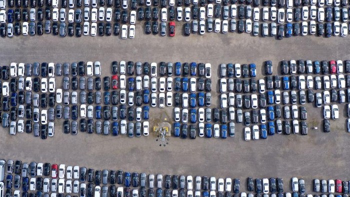 Virus Corona berdampak pada penjualan mobil baru di Inggris. Penjualan mobil baru pada April 2020 anjlok 97%.
