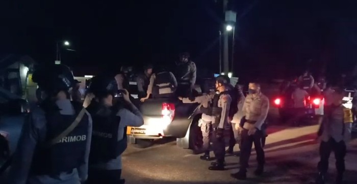 Polisi saat hendak membebaskan 7 personel yang disandera (dok. Istimewa)