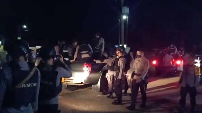 Polisi saat hendak membebaskan 7 personel yang disandera (dok. Istimewa)