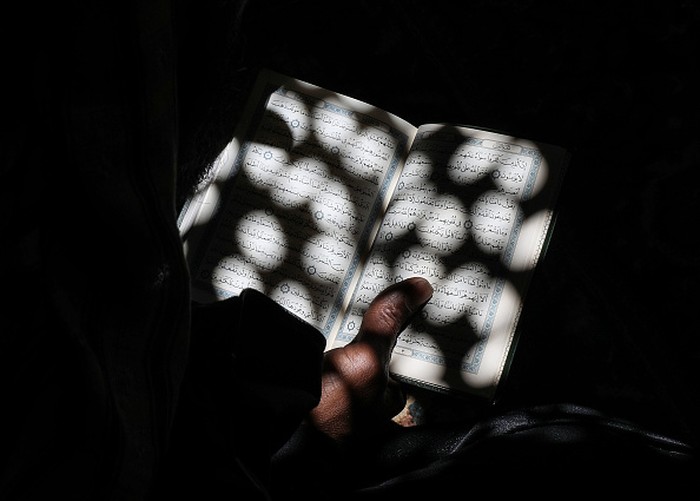 Saat Umat Muslim Dunia Berlomba Raih Lailatul Qadar

Di bulan Suci Ramadhan, ada satu malam yang selalu ditunggu-tunggu kehadirannya oleh umat Muslim di seluruh dunia. Lailatul Qadar. Malam yang biasa disebut malam seribu bulan itu jatuh pada 10 malam terakhir bulan Ramadhan.