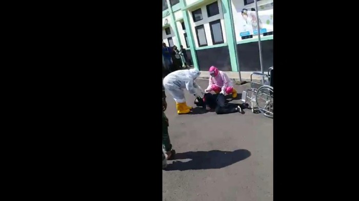 Keluhkan demam dan sesak nafas, pria di Tasikmalaya pingsan