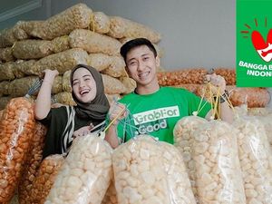 Cerita Mojang Bandung Jualan Kerupuk Kulit hingga Diwawancara Istana